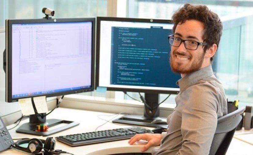 Angajat în timpul facultății